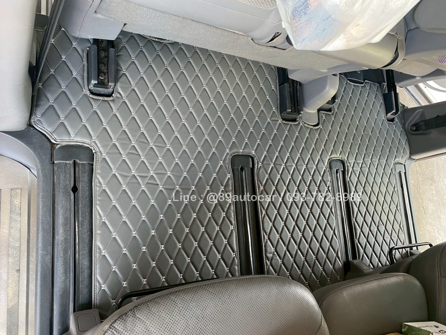 พรมรถตู้ Hyundai H1 Limited 2017 พรม6D สีเทาด้ายเทา เต็มคัน