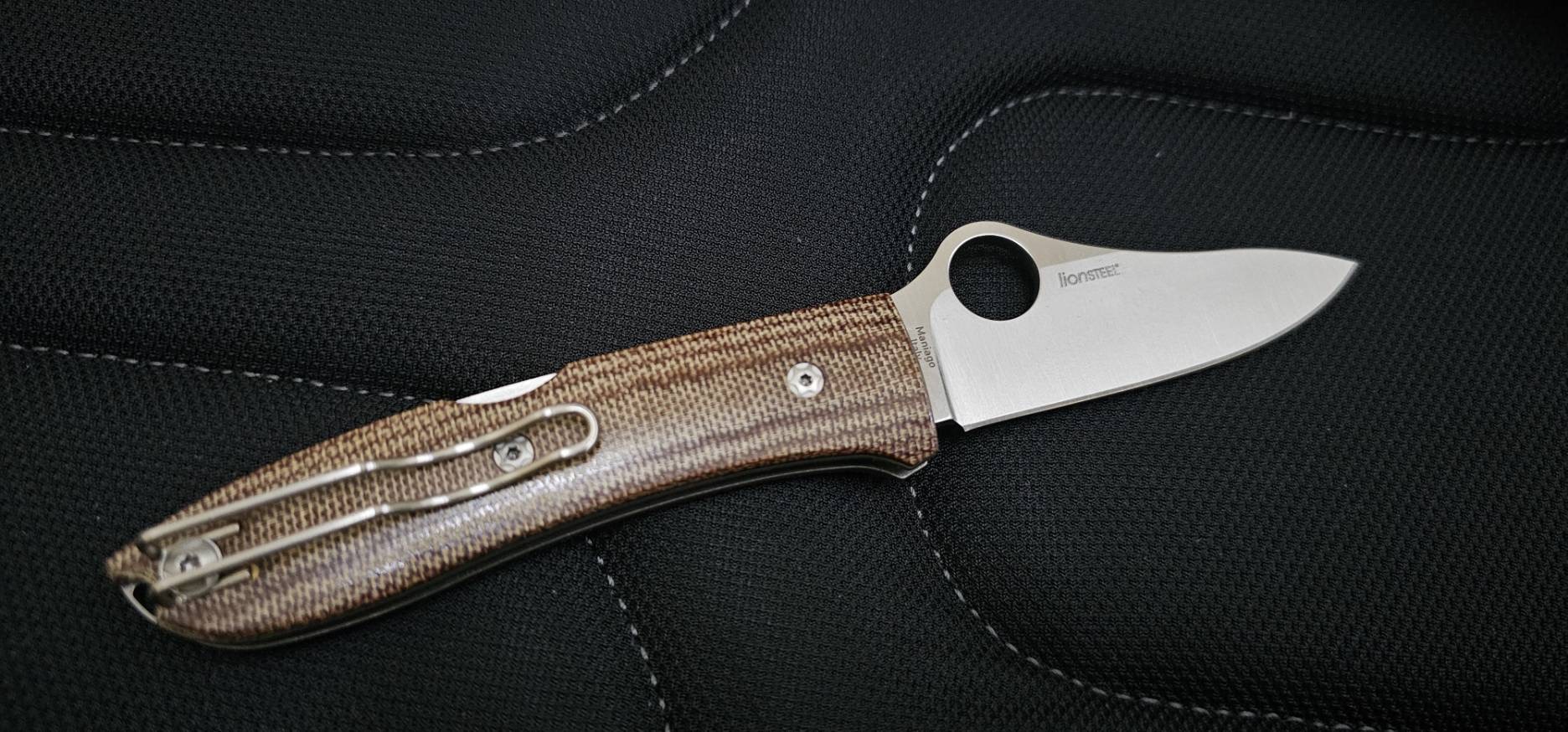 Spyderco/LionSteel Max SpyOpera M390 Satin Plain Blade, Brown Canvas Micarta Handles