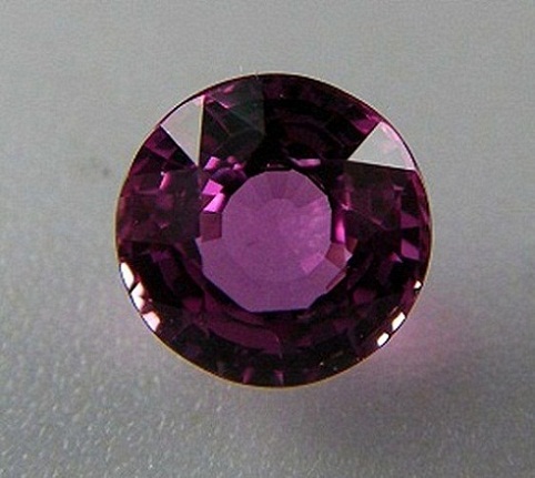 ซองเจีย(Songea Sapphire) ซองเจีย เป็นพลอย ดิบ unheated แดงชมพู อม-ม่วง พลอยเนื้อแข็งมีความสวยงาม ขนาดพลอย 5.89x3.98mm. นน.1.17ct.. ราคาโทรถาม