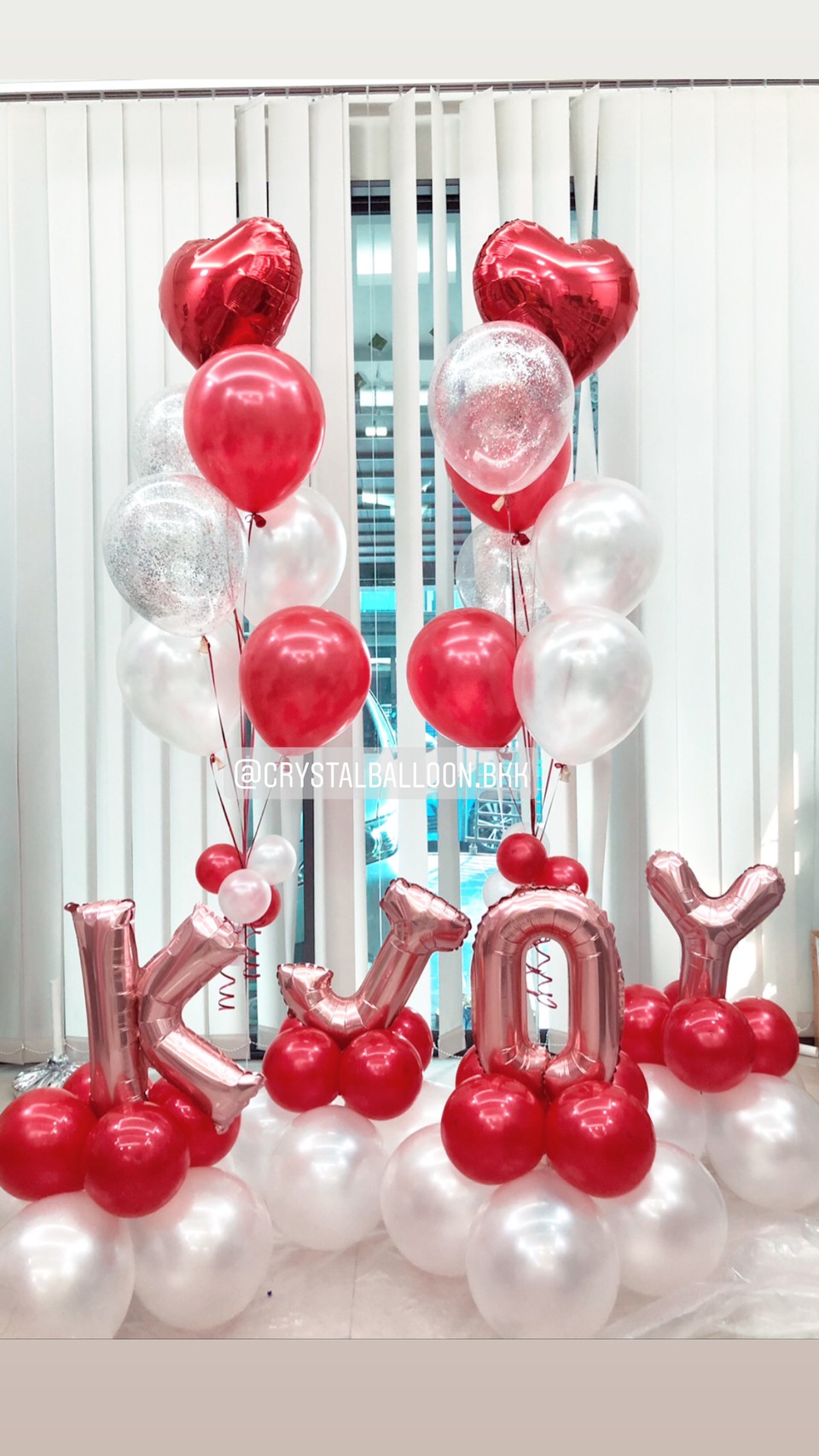 ลูกโป่ง วันเกิด ช่อลูกโป่งฟอยล์หัวใจ 18" Theme สีแดง-ขาว 2 ช่อ พร้อม ลูกโป่งใส ใส่กลิตเตอร์,ฟอยล์ตัวอักษร 16" ตั้งฐาน 4 ตัวอักษร พร้อมตกเเต่ง สามารถเปลี่ยนสีลูกโป่ง/เปลี่ยนสี-ฟอยล์ตัวอักษรได้