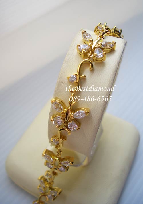 BC001+++สร้อยข้อมือbeautiful lover+++เหมือนรูปดอกไม้เลื้อยหรือ ดูเป็นรูปผึ้งก็ได้ค่ะ ผสมผสานระหว่างเพชรหยดน้ำกับเพชรมาคี วางรูปแบบได้สวยงาม อ่อนช้อย