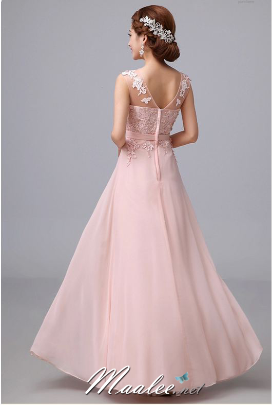 พร้อมเช่า ชุดราตรียาว สีชมพู แบบเรียบหรู แต่งลูกไม้เซาะดอก ปักลูกปัดมุก