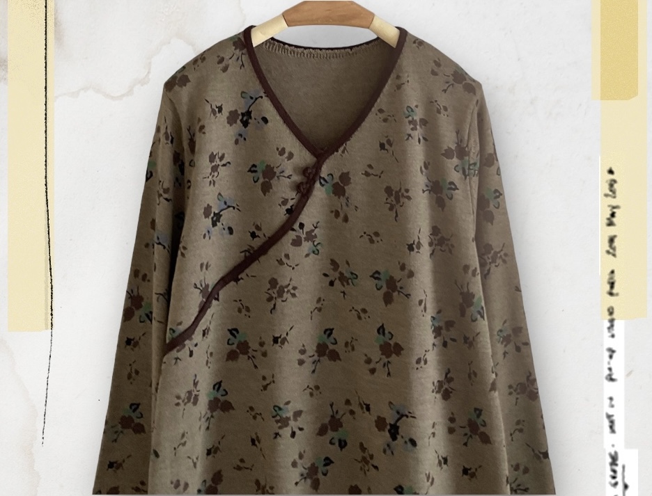 เสื้อคอวีผ้ายืดไหมพรมลายดอกไม้