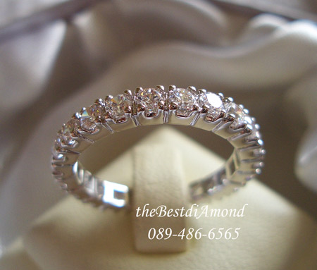 BR515RD+++แหวนแถวเพชรล้อมวง++ดูดี มากๆๆๆ แหวนแถววงนี้สวยจริงๆนะคะ เป็นแหวนทรงที่ทันสมัยมากๆๆ ไม่มีout เลย สวยหรูด้วยเพชรล้อมรอบวง ฝังหนามเตยไม่ใหญ่มาก