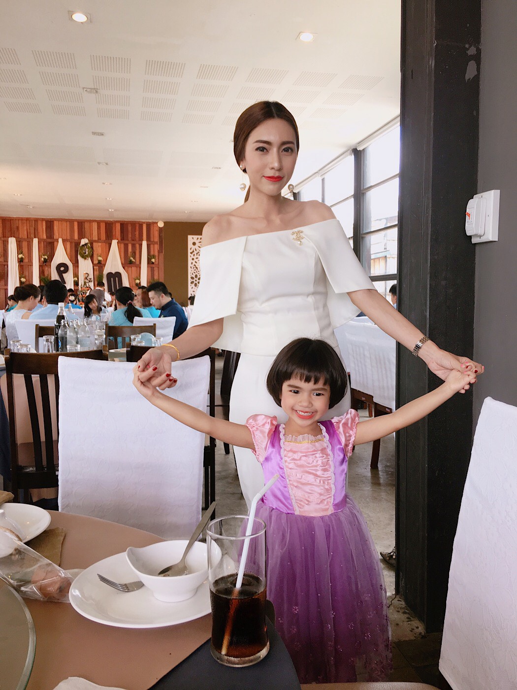 พร้อมส่ง ชุดออกงาน แบบเรียบหรู ปาดไหล่ สีชมพู บานเย็น ใส่ได้ทั้งงานเช้า งานเย็น