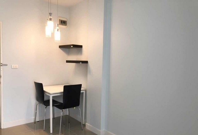 ให้เช่าคอนโดเดอะคิทท์ คลองหลวง ตึก B ชั้น 3 ห้อง 28.5 ตร.ม.มีแอร์ 2 ตัว ใกล้ธรรมศาสตร์รังสิต