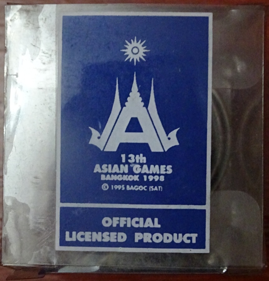 แท่นเหล็กวางนามบัตร การแข่งขันกีฬาเอเชี่ยนเกมส์ - มาสค็อต เอเชี่ยนเกมส์ ครั้งที่ 13 กรุงเทพฯ 1998 (ไชโย) สีเงิน ใหม่ / ASIAN GAMES International Sports Tournament Metal Card Holder Stand - CLASSIC SILVER 13th ASIAN GAMES BANGKOK 1998 MASCOT (CHAIYO) NEW