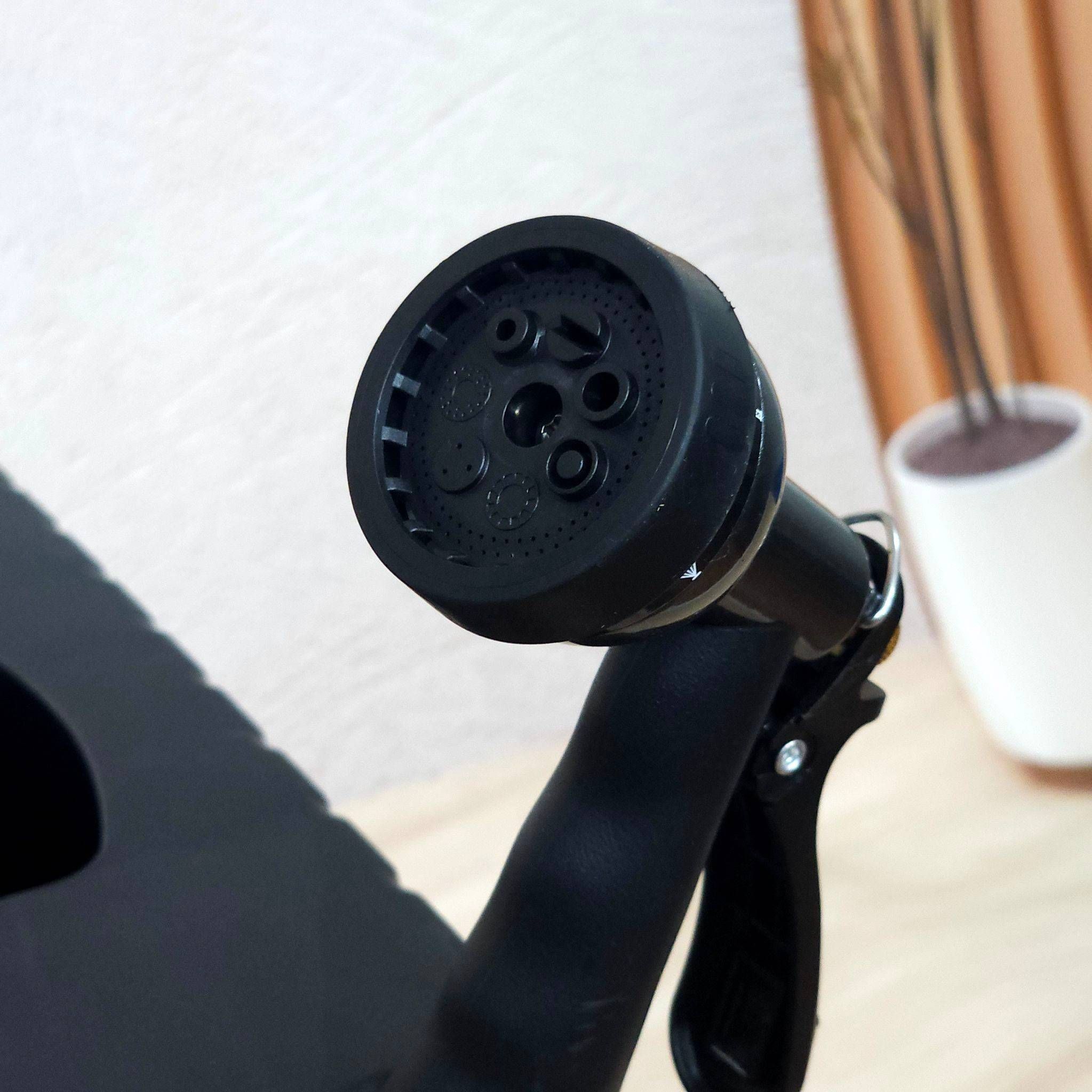 สายยางพร้อมที่ม้วนเก็บจากญี่ปุ่น Iris Ohyama full cover hose ree EX 20 m ในเซตมีหัวปืนฉีดน้ำ