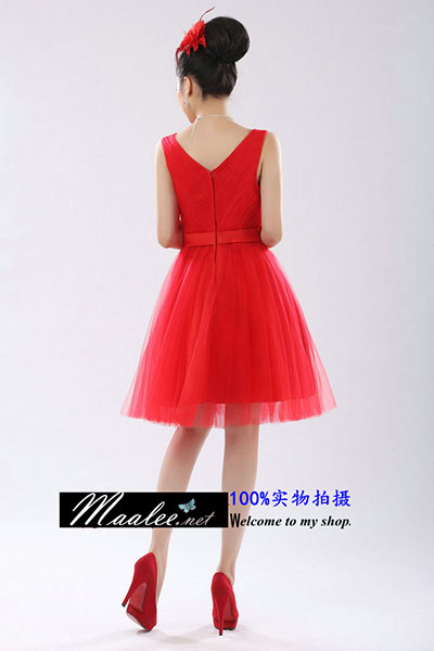 พร้อมส่ง ชุดราตรีสั้น แขนกุด สีแดง คอวี จับจีบผ้าโปร่งสวย แต่งโบว์ที่เอว