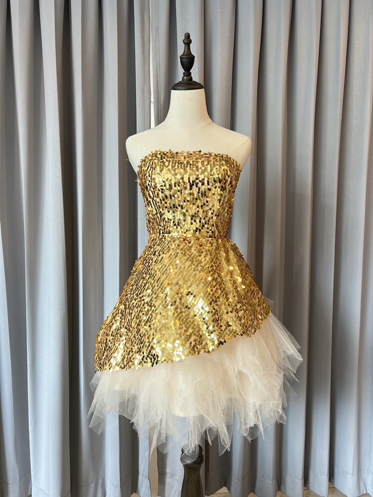 พร้อมเช่า ชุดแฟนซี เช่า 500 ชุดราตรีสั้น เกาะอก สีทอง ผ้าปักเลื่อม กระโปรงสุ่ม Tutu