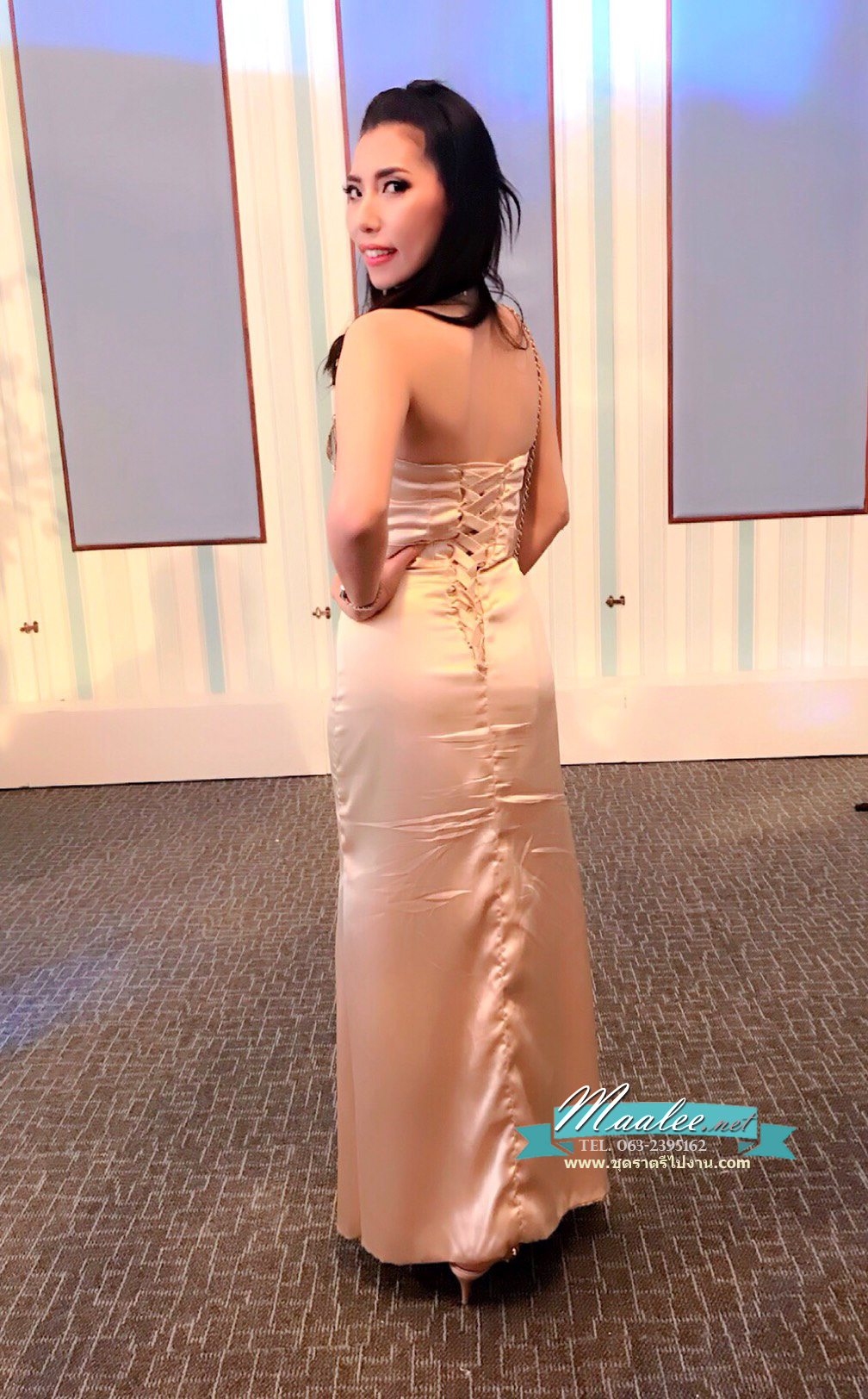 พร้อมเช่า ชุดราตรียาว สีทอง เกาะอกลูกไม้ปัก ทรงหางปลา ผ้าซาติน