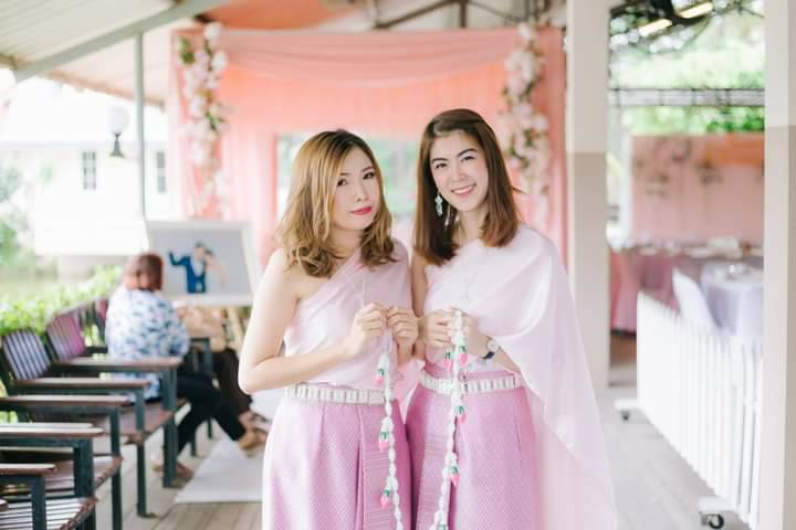 เช่า ชุดไทย ชุดเพื่อนเจ้าสาว ชุดไทยผ้าถุงสีกลีบบัว สไบเรียบสีชมพูอ่อน