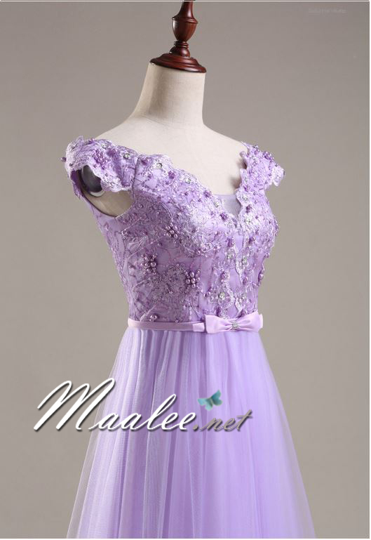 พร้อมส่ง ชุดราตรียาว แบบไหล่ปาด ช่วงอกแต่งเลื่อมปักมุกสวยหรู + โบว์ช่วงเอว กระโปรงตาข่ายนิ่ม สีม่วง (เชือกผูกหลัง)