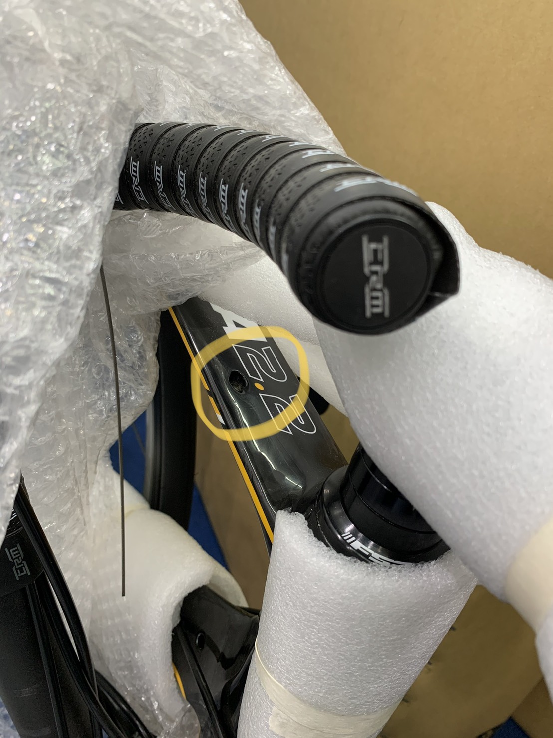 จักรยานเสือหมอบ GUSTO RCA2.1 SE เฟรมคาร์บอน ชุดขับ 22สปีด R7000 ล้อขอบสูงอัลลอยด์ 42มม., Gusto MY2020