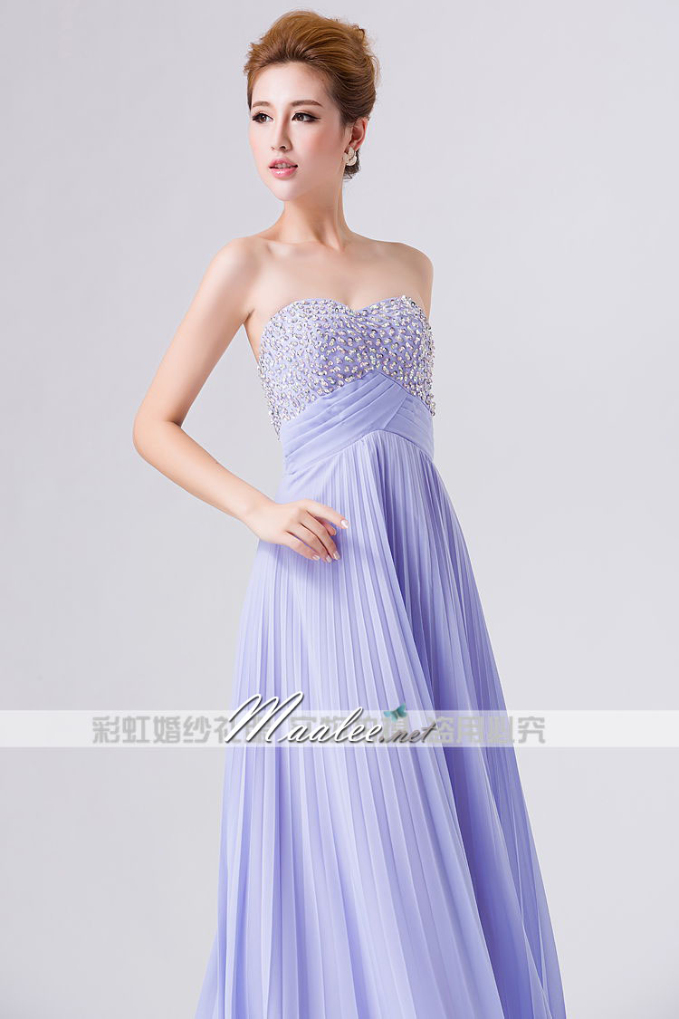 พร้อมเช่า ชุดราตรียาว เกาะอก ปักเลื่อม สีม่วง กระโปรงอัดพลีตพลิ้วสวย (แบบนี้มีหลายสี)