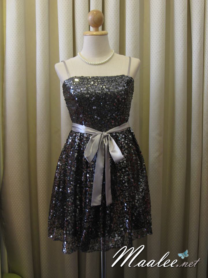 พร้อมส่ง ชุดราตรีสั้น เกาะอก/สายเดี่ยว สีดำ ปักเลื่อมทั้งตัว คาดโบว์สีเทา (ใส่ได้2แบบ )