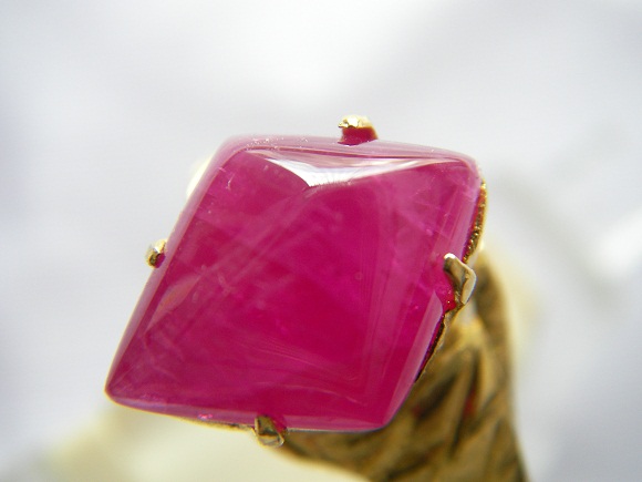 ทับทิมพม่า เนื้อแพร แดงสวย สี่เหลี่ยมข้าวหลามตัดหัวแหวนประทับใจ ขนาด 11.55 x 8.76 x 3.08 มม. นน. 3.11 ct. ราคาโทรถาม