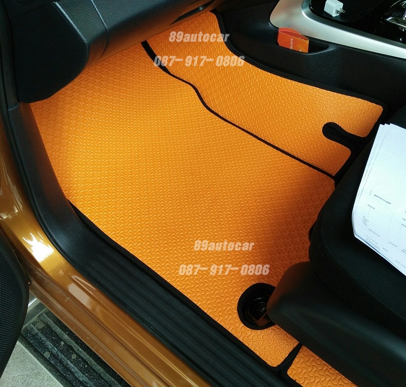 ยางปูพื้นรถยนต์เข้ารูป Nissan Navara 4 ประตู จิ๊กซอร์สีส้มขอบดำ