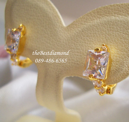 หมด++BE311++ต่างหูเพชรสี่เหลี่ยมโชว์เพชรสุดๆ +โชว์เพชรแบบPrincess cut สุดด้วยการฝังแบบหนามเตยแค่ 2 จุด หุ้มเพชรแค่ครึ่งเดียว ทำให้เพชรเด่นสุดๆดูดีมากๆ