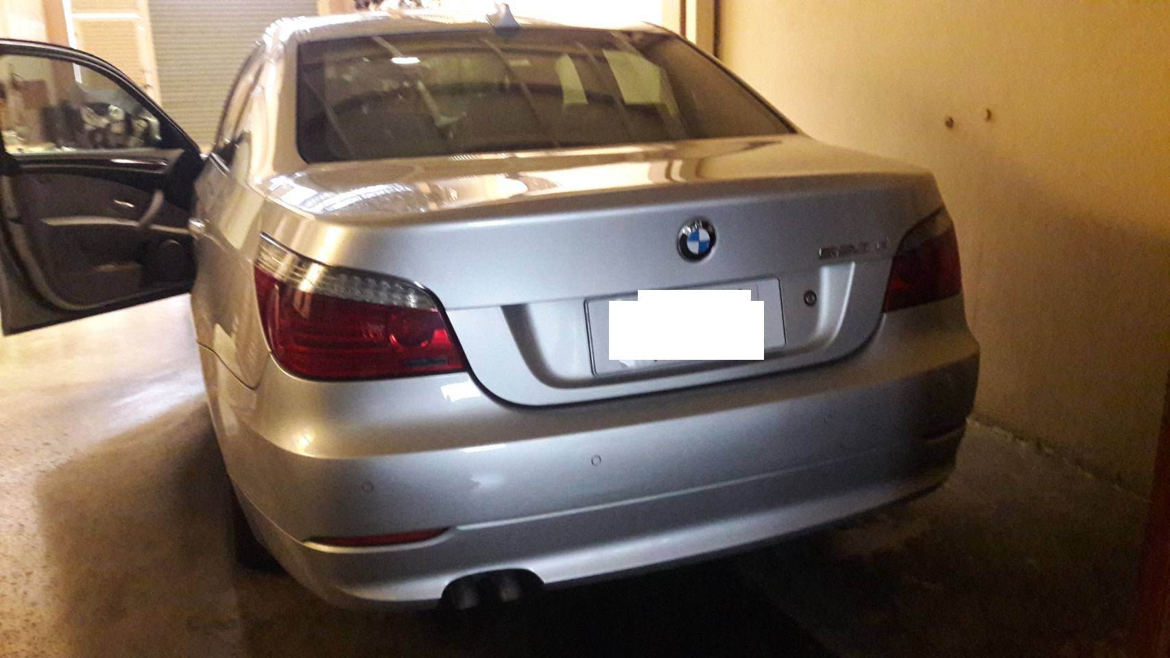 BMW Series 5 E60 ปูพรมหกดี สีดำด้ายทอง เต็มคัน