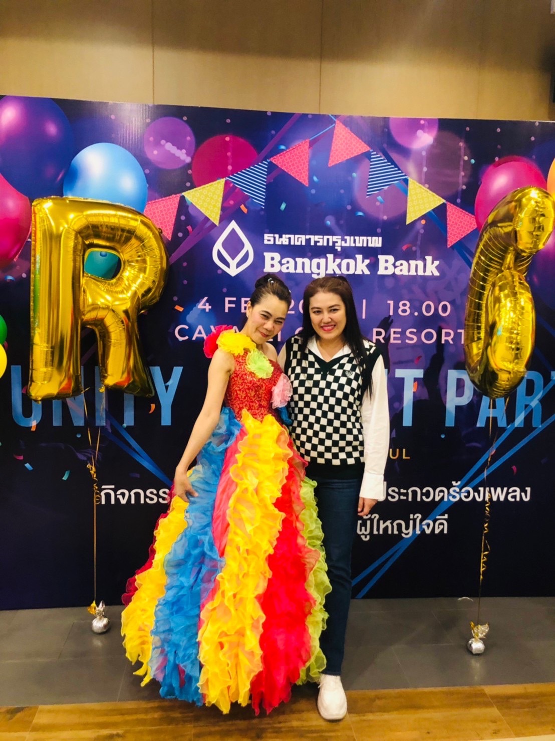 พร้อมเช่า ชุดแฟนซียาว ไหล่เดียว สีรุ้ง ระบายฟูสวย ไหล่เดียว (ซิปหลัง)