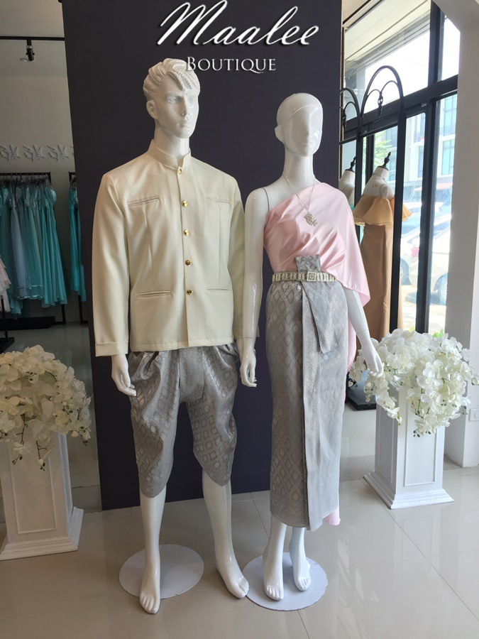 เช่า ชุดไทย ชุดเพื่อนเจ้าสาว ชุดไทยผ้าถุงสีเทาเงิน สไบเรียบ สีชมพูอ่อน