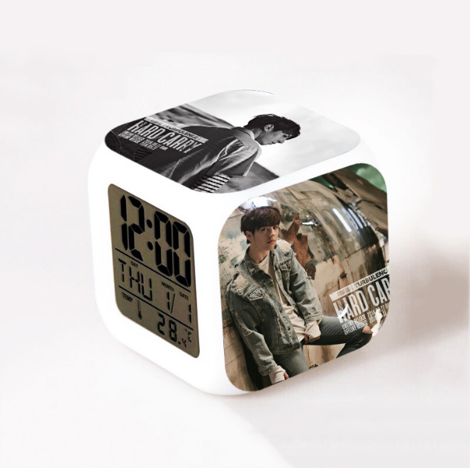 นาฬิกาดิจิตอลลูกเต๋า GOT7 Hard Carry
