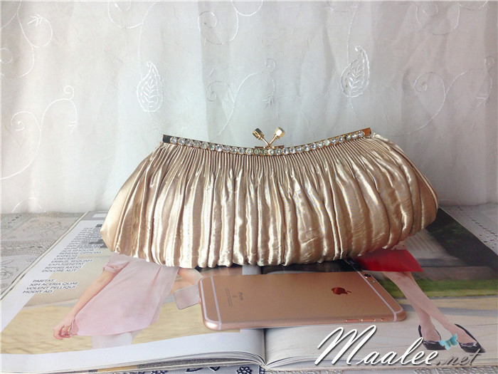 พร้อมส่ง Evening Clutch กระเป๋าออกงาน ผ้าซาตินอัดพลีท แต่งคริสตัลหรู พร้อมสายโซ่สะพาย สั้น/ยาว (เลือกแบบด้านล่าง)