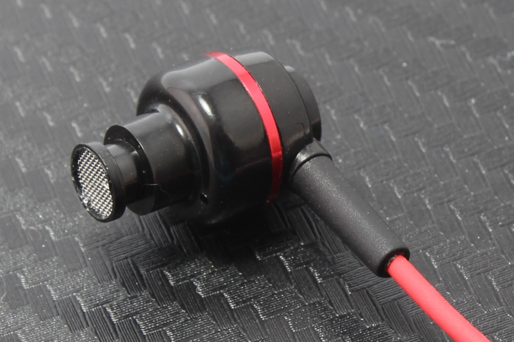 ขาย หูฟัง Soundmagic ES18 สีสันจิ้ดจ้าดถูกใจวัยรุ่น เบสลงลึกหนักหน่วงสะใจ ใส่สบาย น้ำหนักเบา ไม่เจ็บหู หูฟังระดับคุณภาพเยี่ยม !