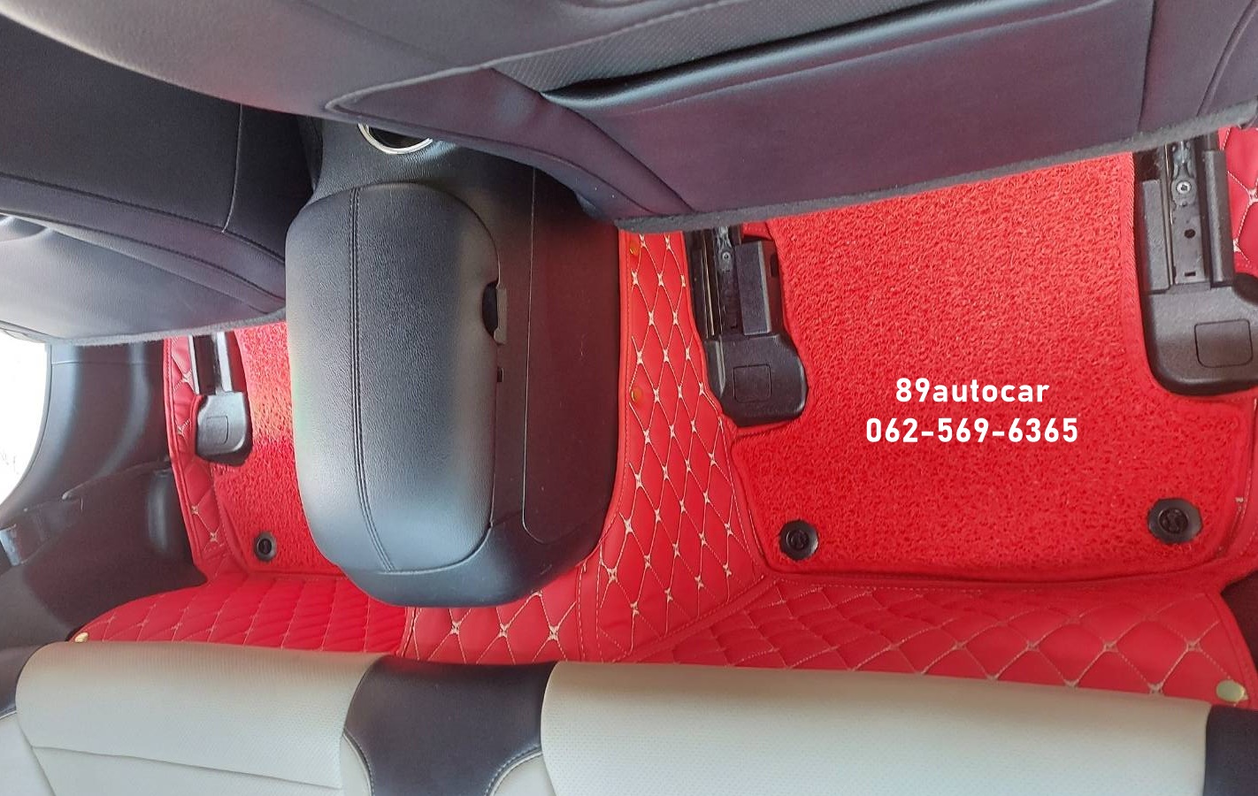 ขายพรมในรถยนต์ Ford Mustang 2020 ปูพรม7D สีแดงสด + พรมดักฝุ่นสีแดง เต็มคัน