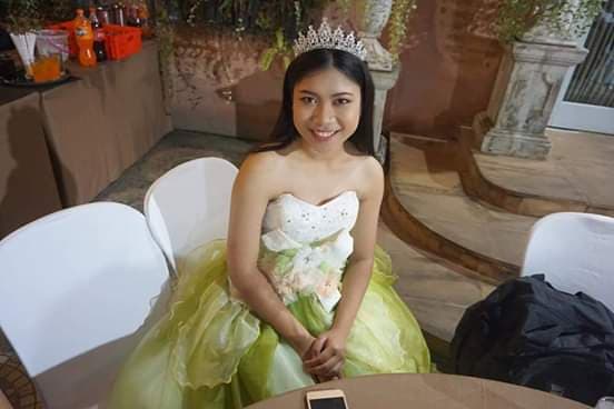 พร้อมเช่า ชุดแฟนซี ชุดราตรียาว เกาะอก สีเขียว ขาว Pastel แต่งผ้าแก้ว ช่อดอกไม้