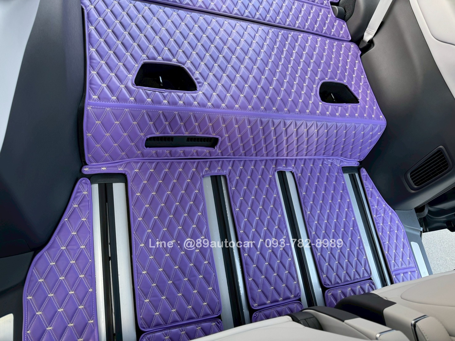 พรมปูพื้นรถตู้ Xpeng X9 ปูพรมVVIP สีม่วงด้ายทอง เต็มคัน
