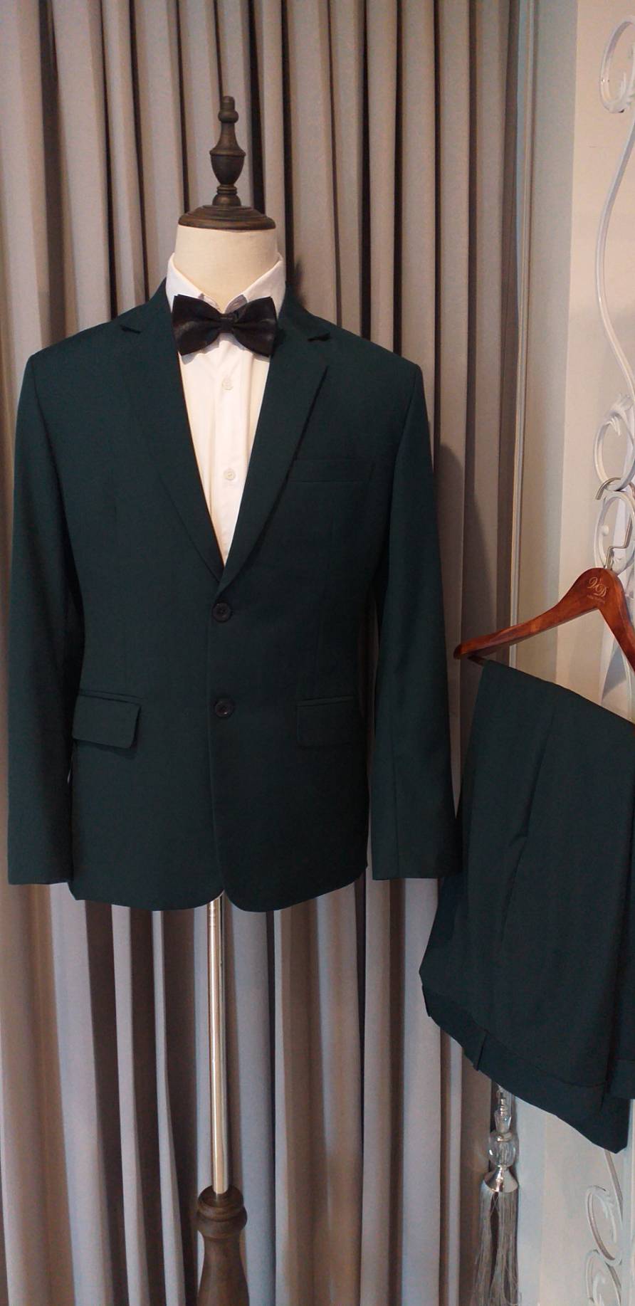 พร้อมเช่า ชุดสูทชาย สีเขียวเข้ม รุ่นใหญ่พลัสไซส์ ไม่มีเสื้อกั๊ก
