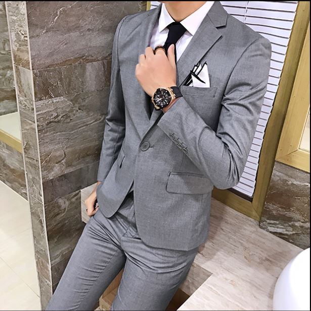 พร้อมเช่า ชุดสูทชาย สีเทาอ่อน เข้ารูป พร้อมเสื้อกั๊ก