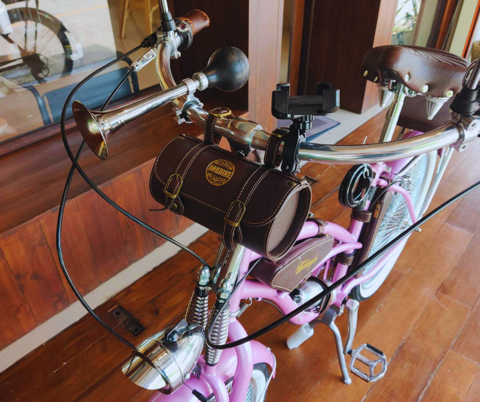 จักรยานครุยเซอร์ AOK BIKE Cruiser Beach bike เฟรมเหล็กชุบโครเมี่ยม ตะเกียบคู่ เกียร์ชิมาโน่ 7 สปีด ล้อขนาด 24 26 นิ้ว มาพร้อมกระเป๋า 3 ใบสไตล์วินเทจ