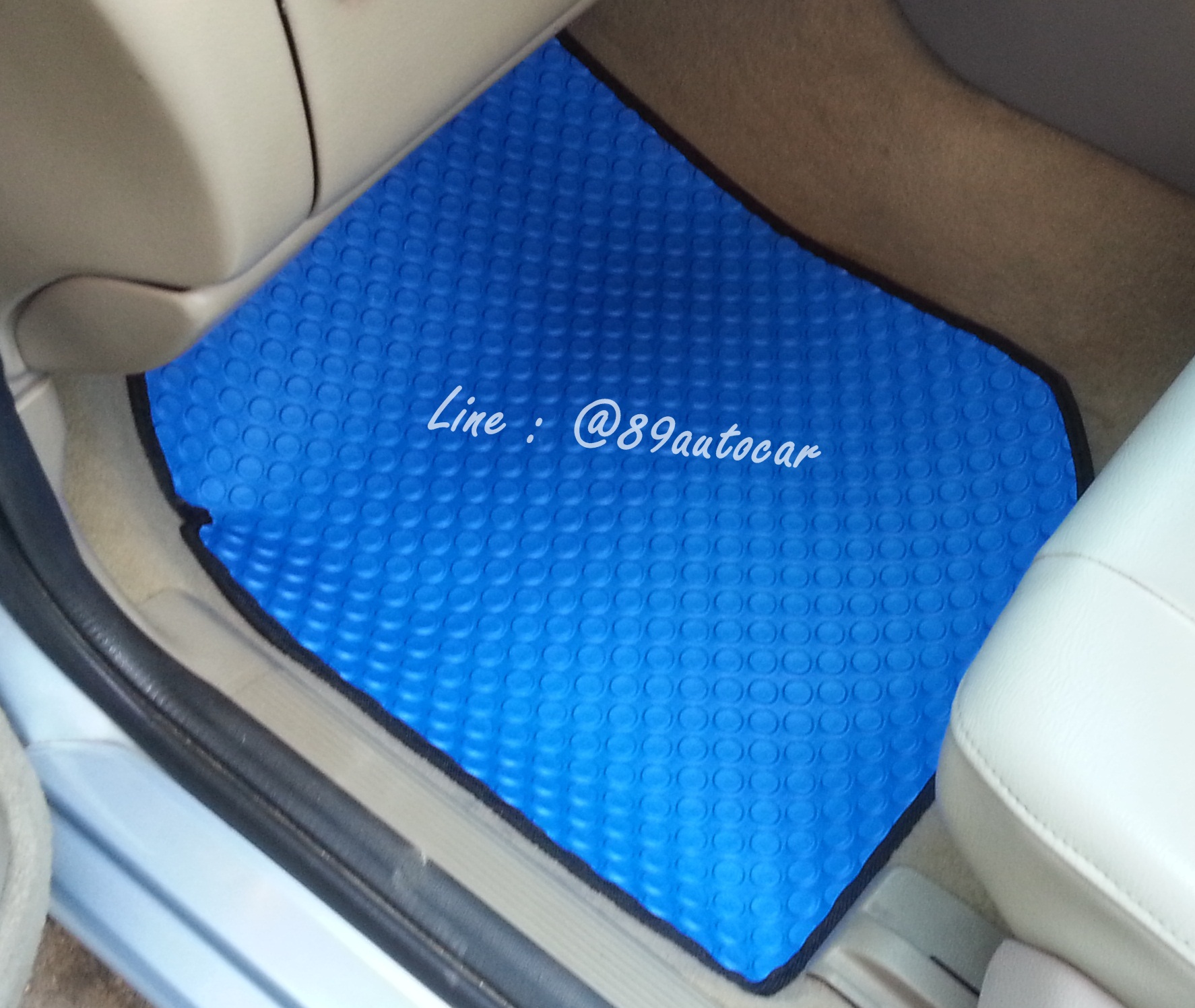 พรมกระดุมรถยนต์ Volvo S70 กระดุมสีฟ้าขอบดำ