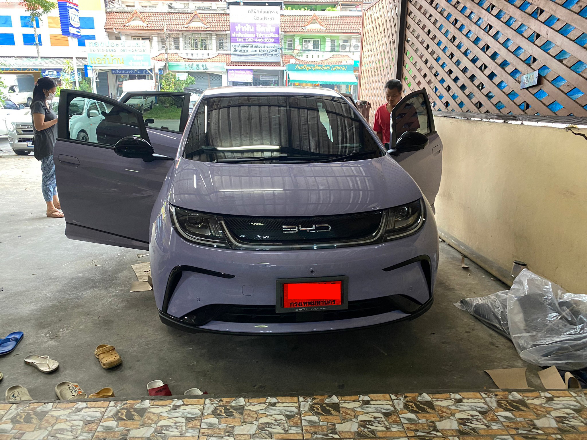 พรมปูพื้นรถยนต์ BYD Dolphin 2023 ปูพรมvvip สีดำด้ายทอง