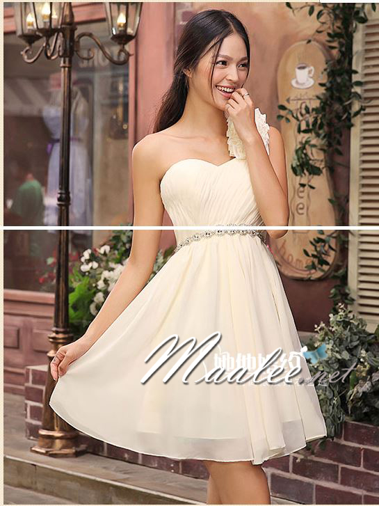 พร้อมเช่า ชุดราตรีสั้น ไหล่เดียว ช่วงอกจับจีบ เอวแต่งแผงคริสตัลหรู สีครีม Champagne