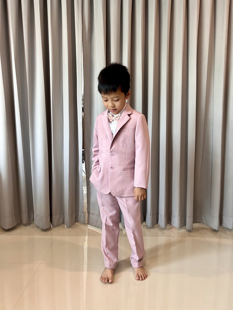 พร้อมเช่า ชุดสูทเด็กชาย สีชมพู 2 กระดุม งานตัด