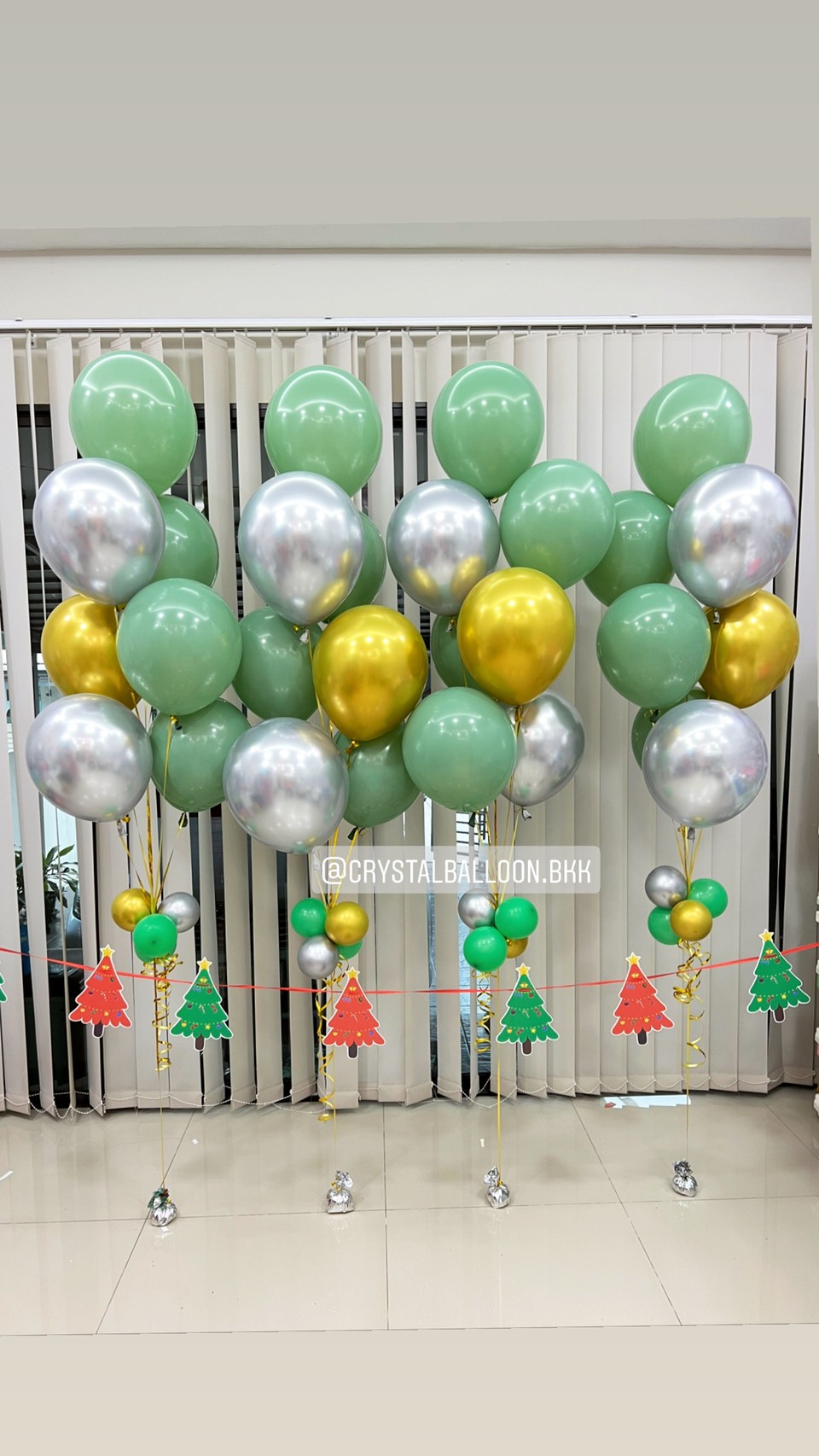 ลูกโป่ง คริสต์มาส ช่อลูกโป่ง 7 ลูก 4 ช่อ พร้อมตกแต่ง ธงต้นคริสต์มาส 1 ชิ้น สามารถเปลี่ยนสีลูกโป่งได้