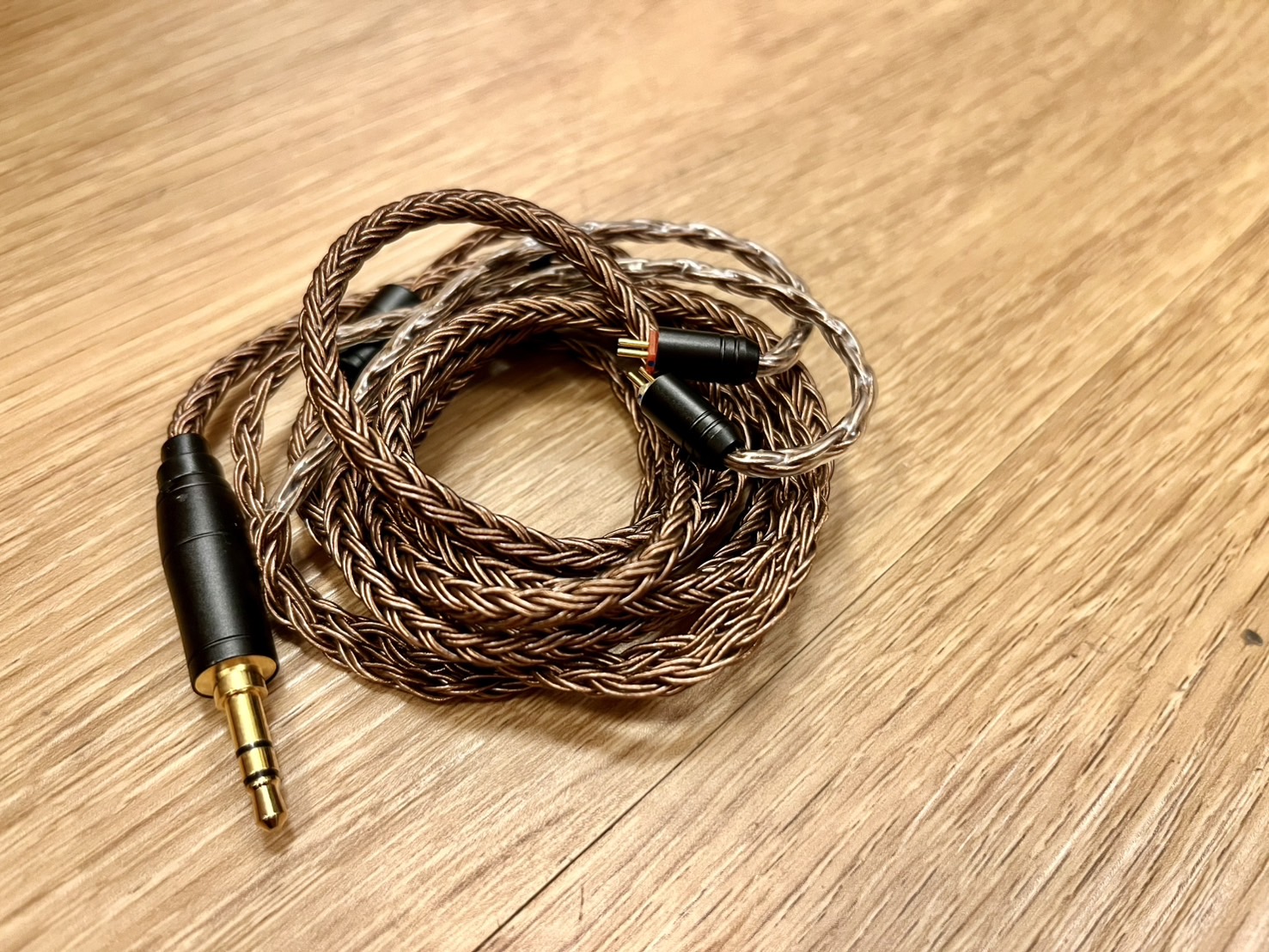 สายอัพเกรด แบรน Betta Audio สายคุณภาพสูงถักเกลียวหรูหรา มีให้เลือกทั้ง MMCX และ 2pin