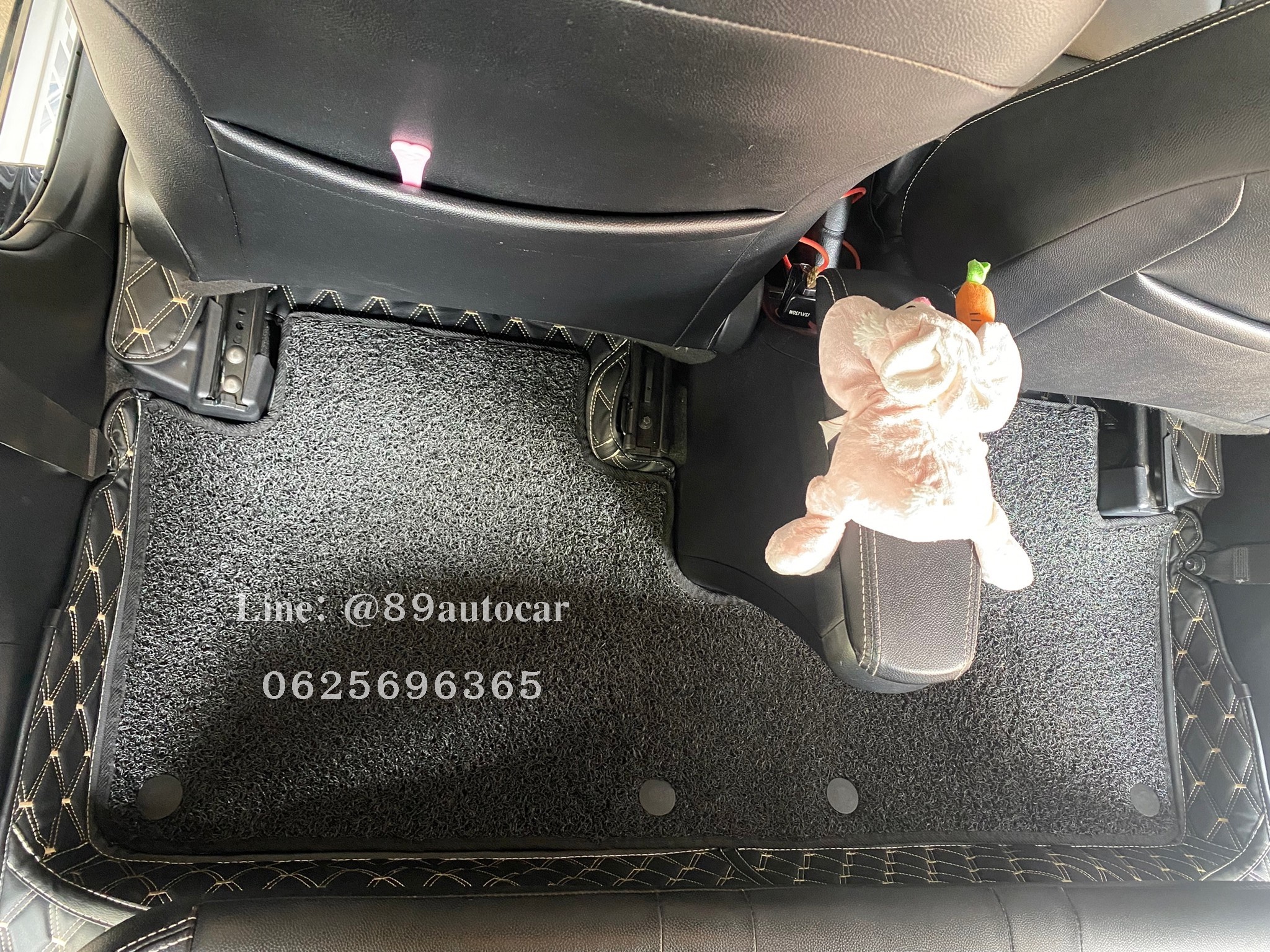 ขายพรมรถยนต์ Toyota Yaris 2022 ปูพรม7D สีดำด้ายทอง + ไวนิลดักฝุ่นสีดำ