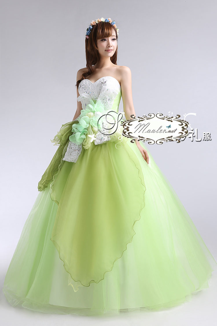 พร้อมเช่า ชุดแฟนซี ชุดราตรียาว เกาะอก สีเขียว ขาว Pastel แต่งผ้าแก้ว ช่อดอกไม้