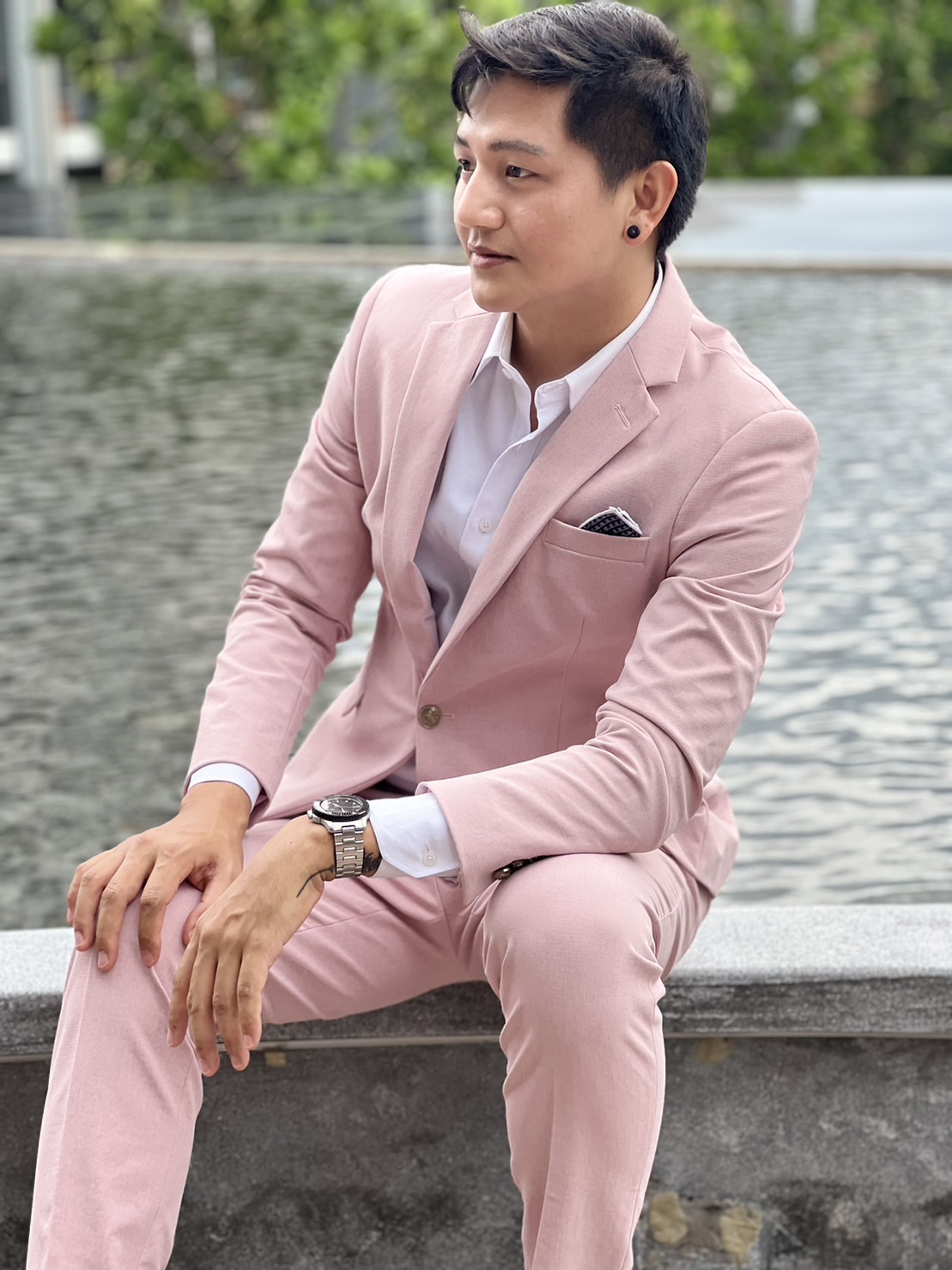 พร้อมเช่า ชุดสูทชาย สีชมพูพาสเทล Pastel Pink ทรงเข้ารูป สไตล์เกาหลี (ไม่มีเสื้อกั๊ก)