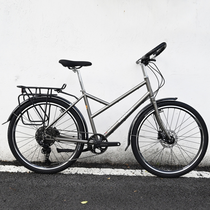 Darkrock Haikui Retro Bike 26 นิ้ว – จักรยานทัวร์ริ่งเหล็กโครโมลี่ 11 สปีด Shimano CUES U6000 พร้อมดิสก์เบรก | จักรยานทัวร์ริ่งระยะไกลคุณภาพสูง