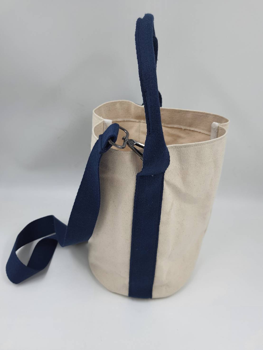 สกรีนโลโก้บนกระเป๋าสะพาย