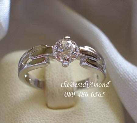 แหวนเพชรเม็ดเดี่ยว ขนาดเพชร 30 ตัง น่ารัก เพชรไม่ใหญ่ค่ะ งานทองขาว 24 K หนา 5ไมครอน รหัส BR051RD