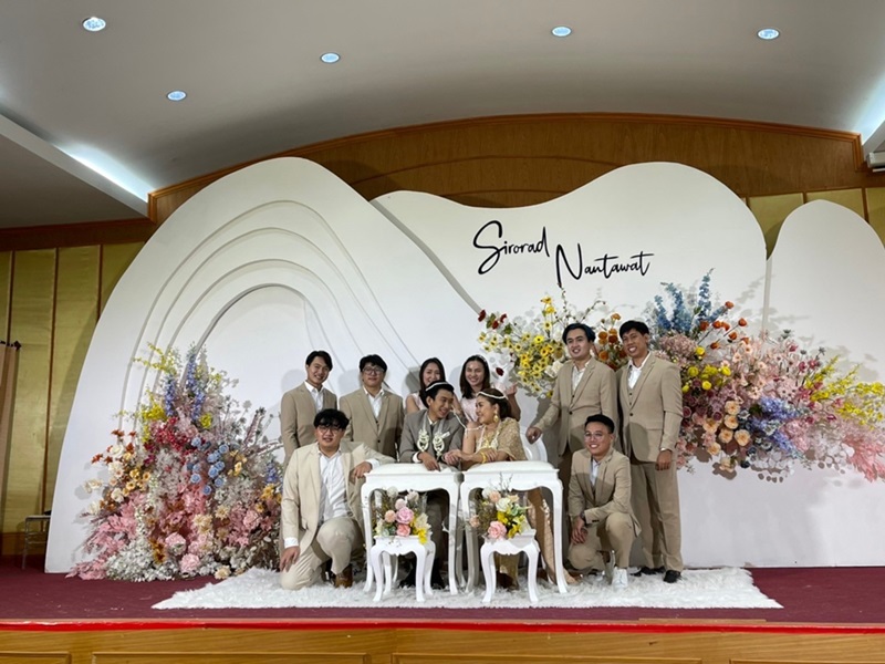 พร้อมเช่า สูทชาย สีกากี สไตล์เกาหลี พร้อมเสื้อกั๊ก