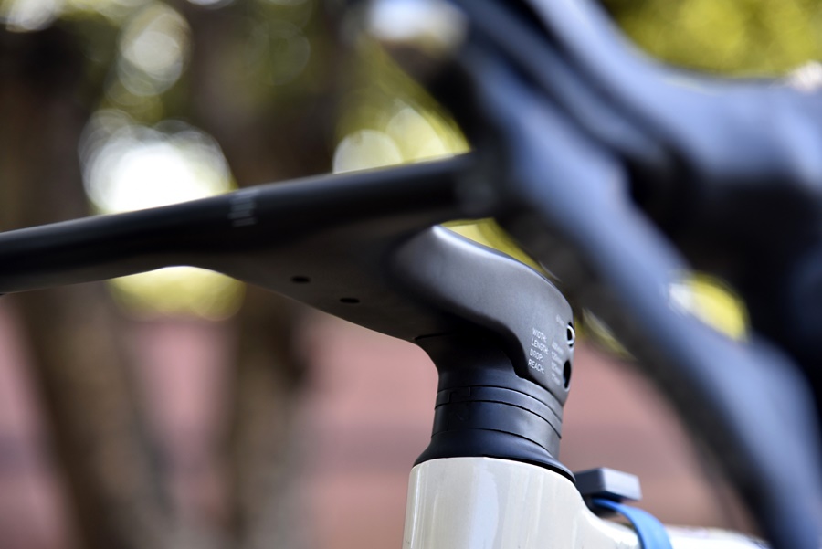 แฮนด์เสือหมอบคาร์บอน อินทิเกรตรุ่น FURRY จากแบรนด์ VISP BUILDER Road Bike Handlebar Integrated มีช่องสำหรับรองรับระบบ Di2 NEW2024