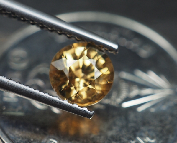 เพทายกัมพูชา 1.10 กะรัตสีน้ำตาลอ่อน (0939)